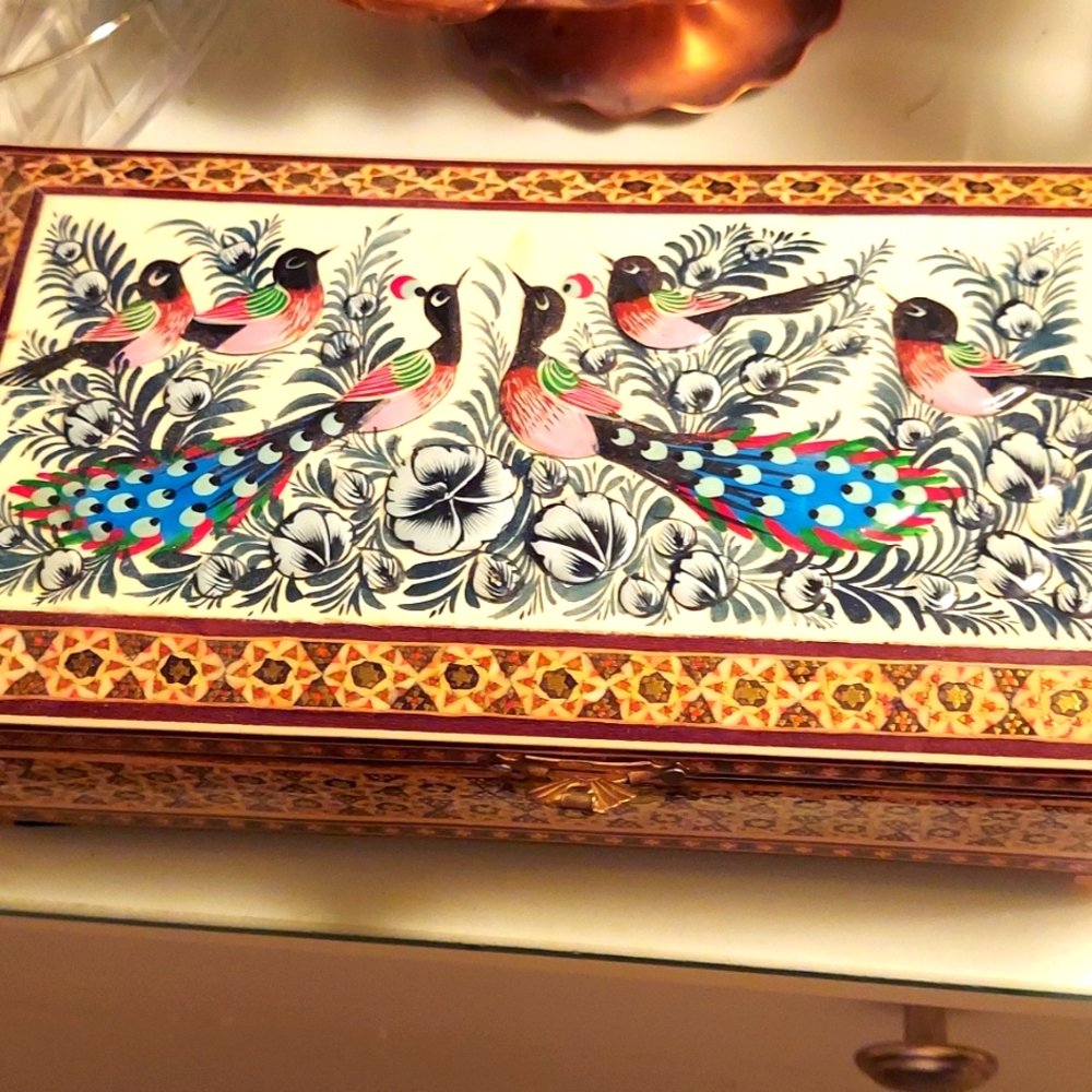 Beautiful peacock Hancrafted bird box - Picture 1 of 13